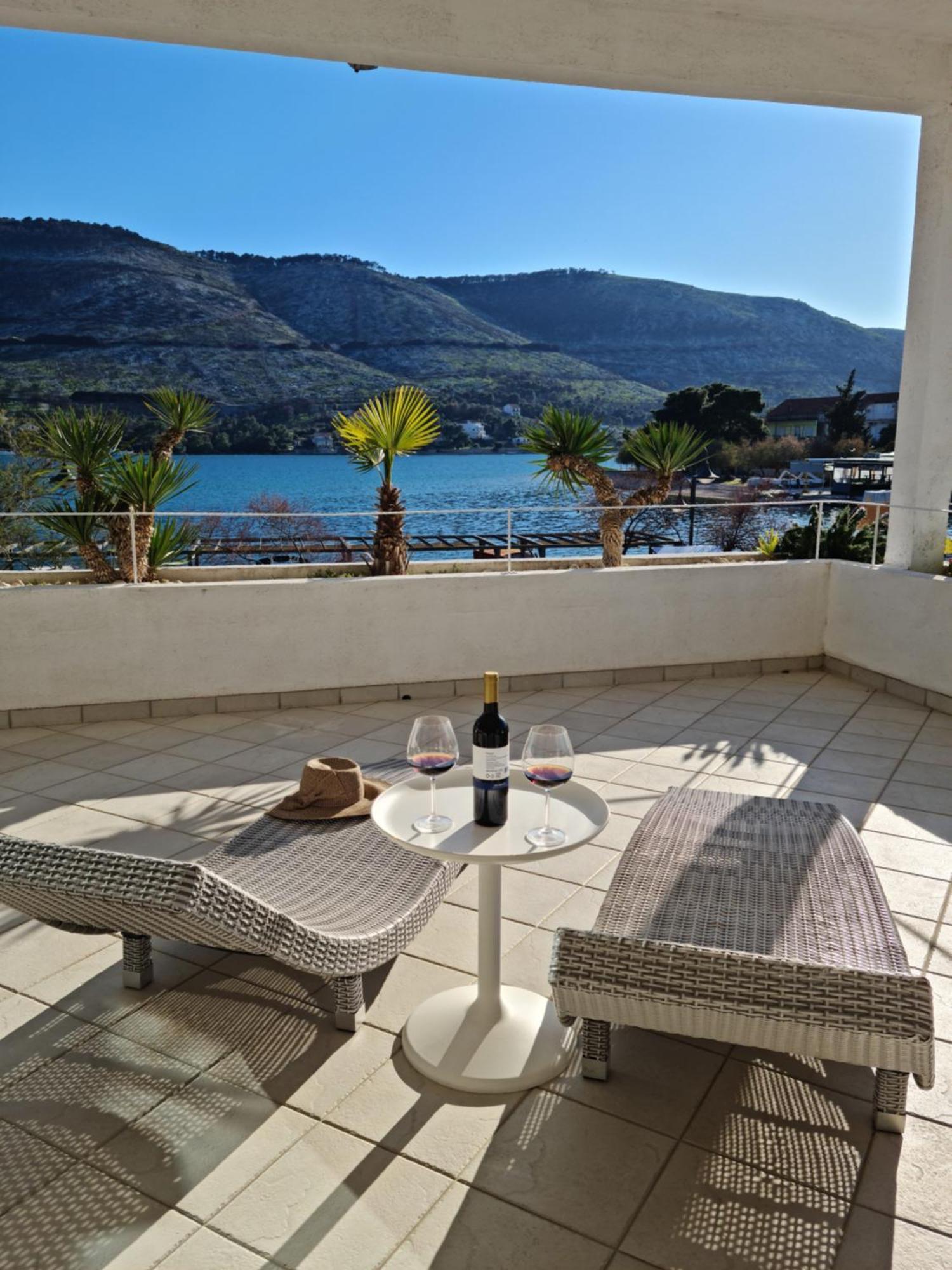Apartments Holidays Roko Гребастика Экстерьер фото