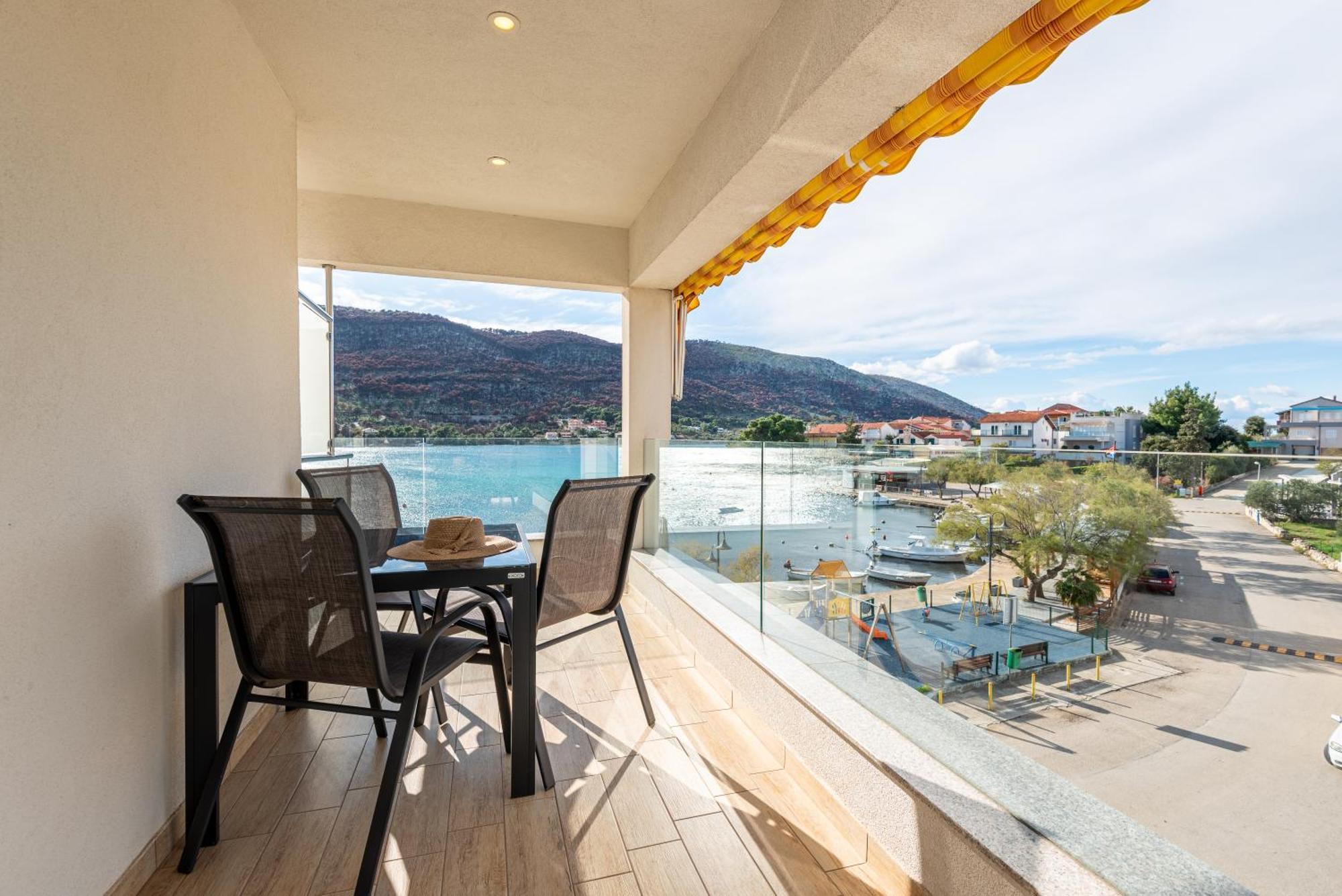 Apartments Holidays Roko Гребастика Экстерьер фото