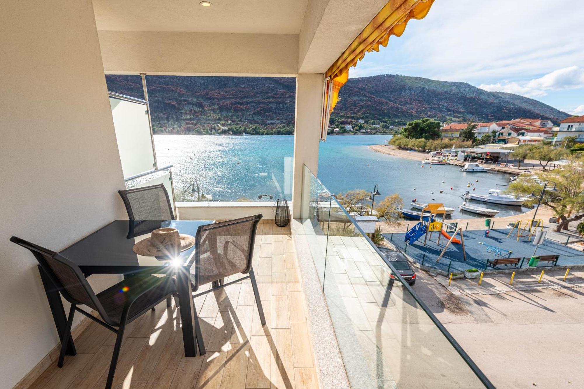 Apartments Holidays Roko Гребастика Экстерьер фото