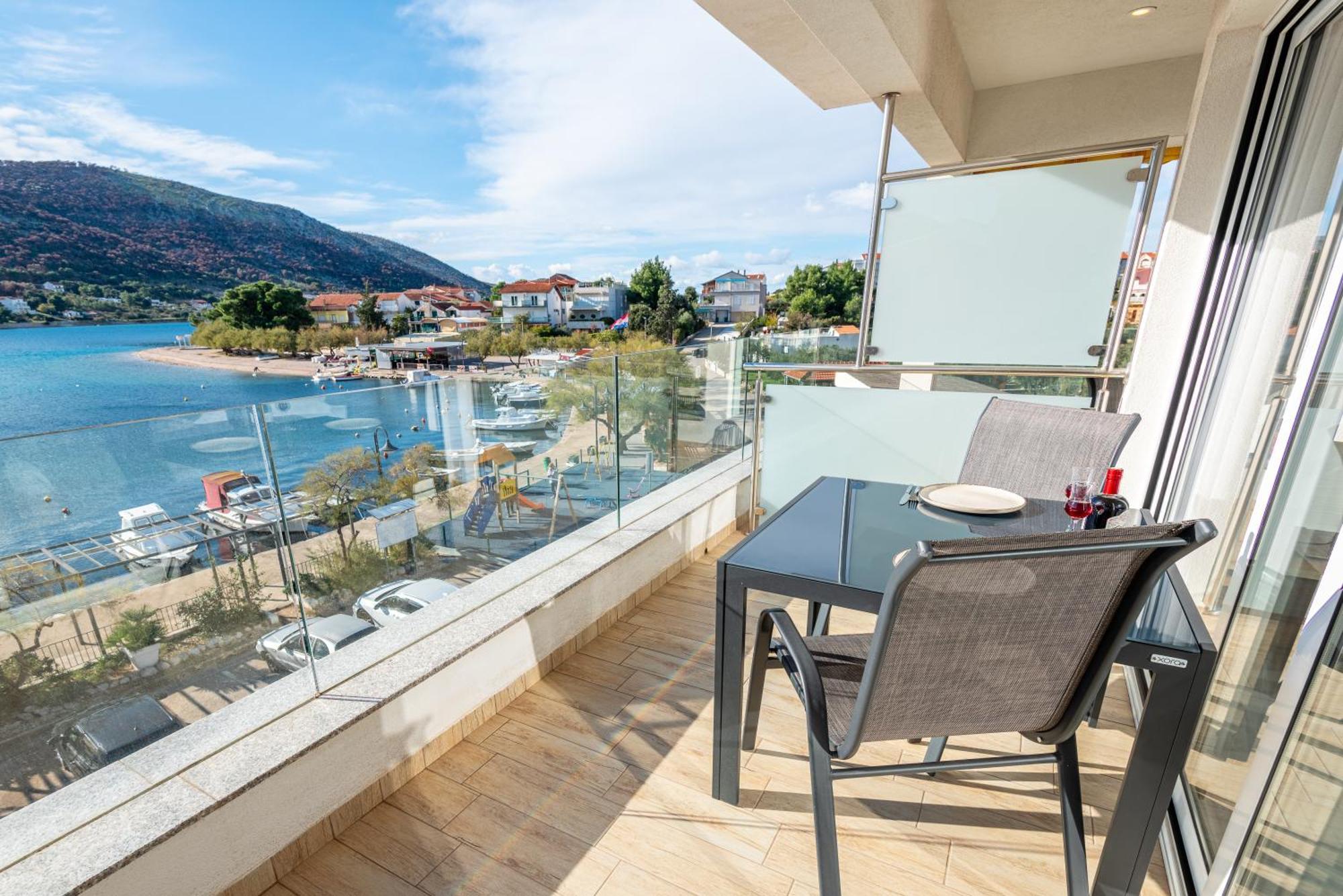 Apartments Holidays Roko Гребастика Экстерьер фото
