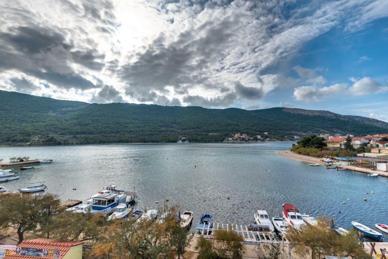 Apartments Holidays Roko Гребастика Экстерьер фото